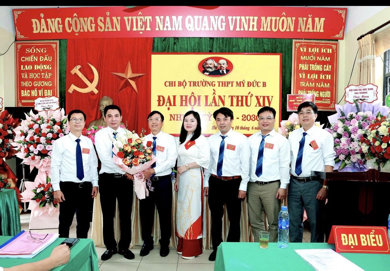 ĐẠI HỘI CHI BỘ TRƯỜNG THPT MỸ ĐỨC B NHIỆM KỲ 2025-2030