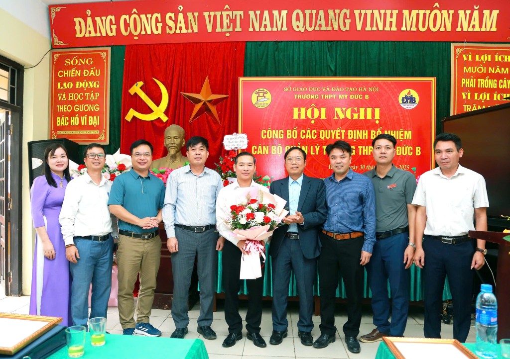 HỘI NGHỊ CÔNG BỐ QUYẾT ĐỊNH CÁN BỘ QUẢN LÝ TRƯỜNG THPT MỸ ĐỨC B
