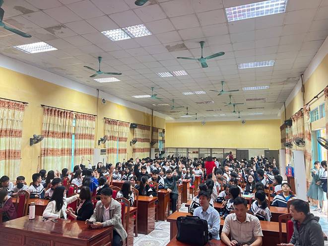 HOẠT ĐỘNG XEM PHIM “MƯA ĐỎ” – DẤU ẤN GIÁO DỤC TRUYỀN THỐNG CÁCH MẠNG CHO HỌC SINH TRƯỜNG THPT MỸ ĐỨC B