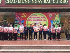 TRƯỜNG THPT MỸ ĐỨC B TỔ CHỨC SƠ KẾT HỌC KỲ I VÀ TRAO QUÀ TỪ QUỸ “XUÂN YÊU THƯƠNG”