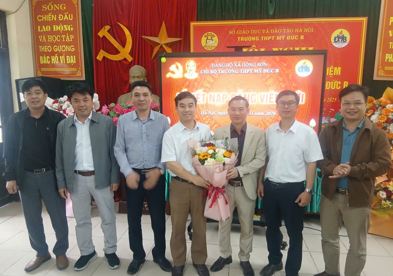 LỄ KẾT NẠP ĐẢNG VIÊN MỚI