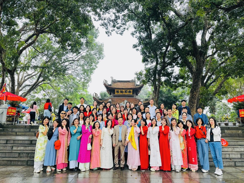 TRƯỜNG THPT MỸ ĐỨC B TỔ CHỨC DU XUÂN ĐẦU NĂM VÀ KỶ NIỆM NGÀY QUỐC TẾ PHỤ NỮ 8/3