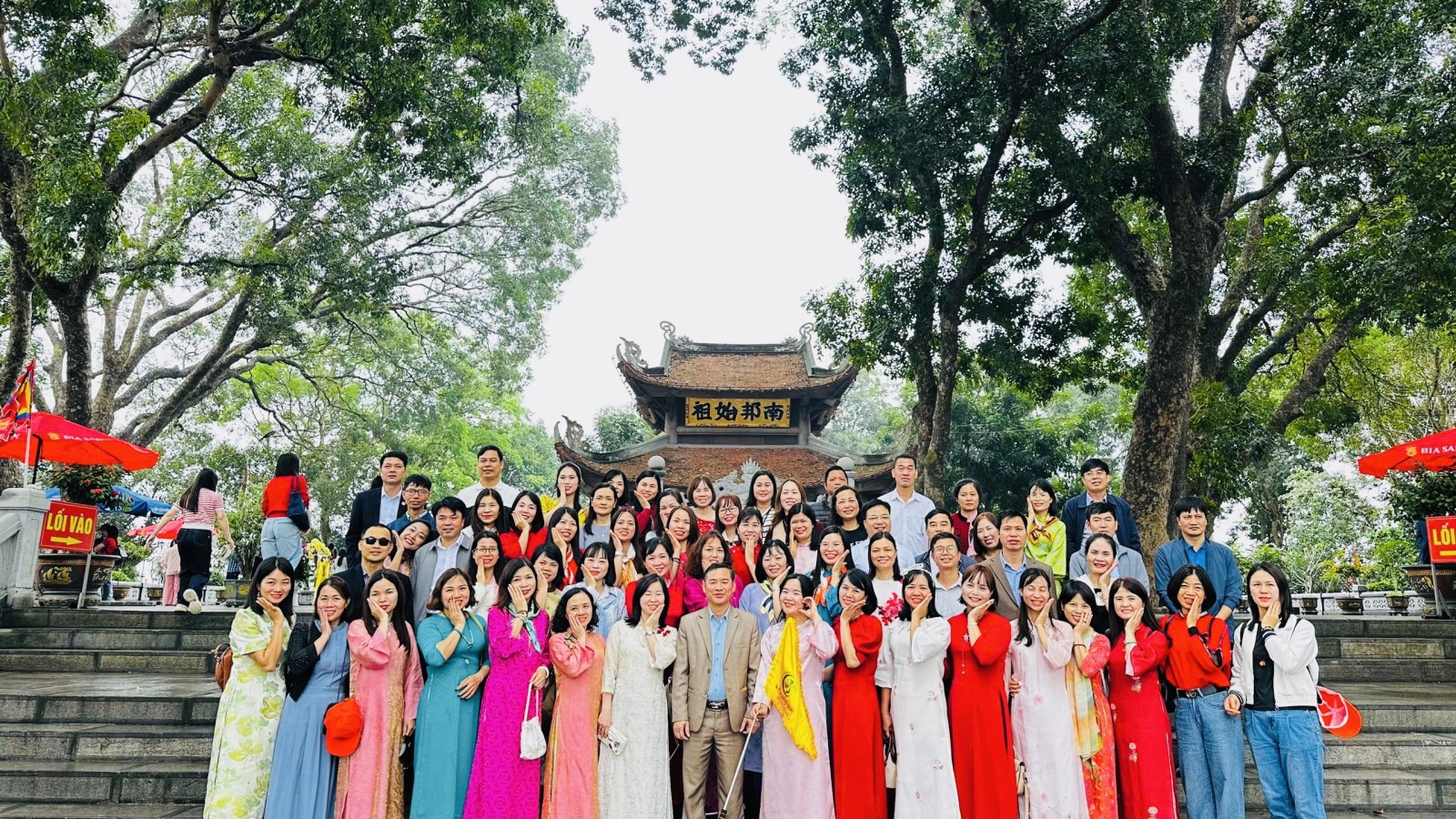 TRƯỜNG THPT MỸ ĐỨC B TỔ CHỨC DU XUÂN ĐẦU NĂM VÀ KỶ NIỆM NGÀY QUỐC TẾ PHỤ NỮ 8/3