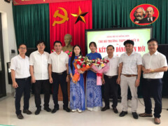 TRƯỜNG THPT MỸ ĐỨC B: LAN TỎA LÝ TƯỞNG CÁCH MẠNG QUA LỄ KẾT NẠP ĐẢNG VIÊN MỚI