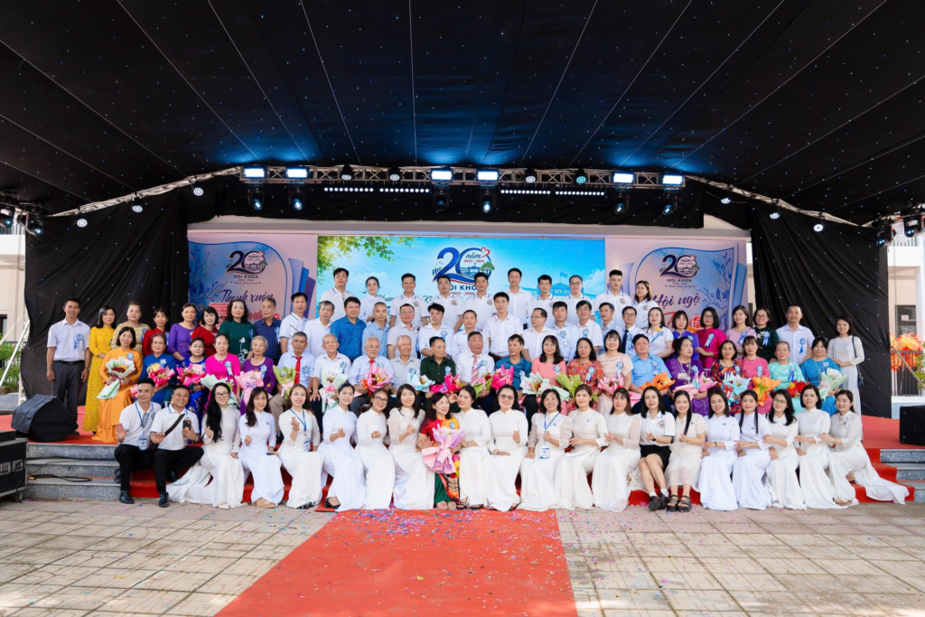 HỘI KHÓA “20 NĂM – THANH XUÂN CÒN MÃI”  NIÊN KHÓA 2003 – 2006 TRƯỜNG THPT MỸ ĐỨC B